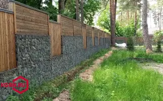 Пергон с деревянными элементами